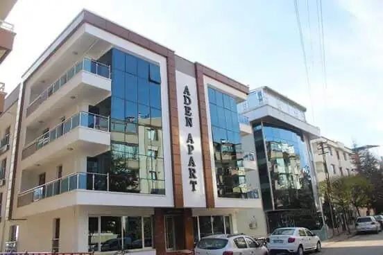 ADEN APART'ın cam balkonlu cephesi